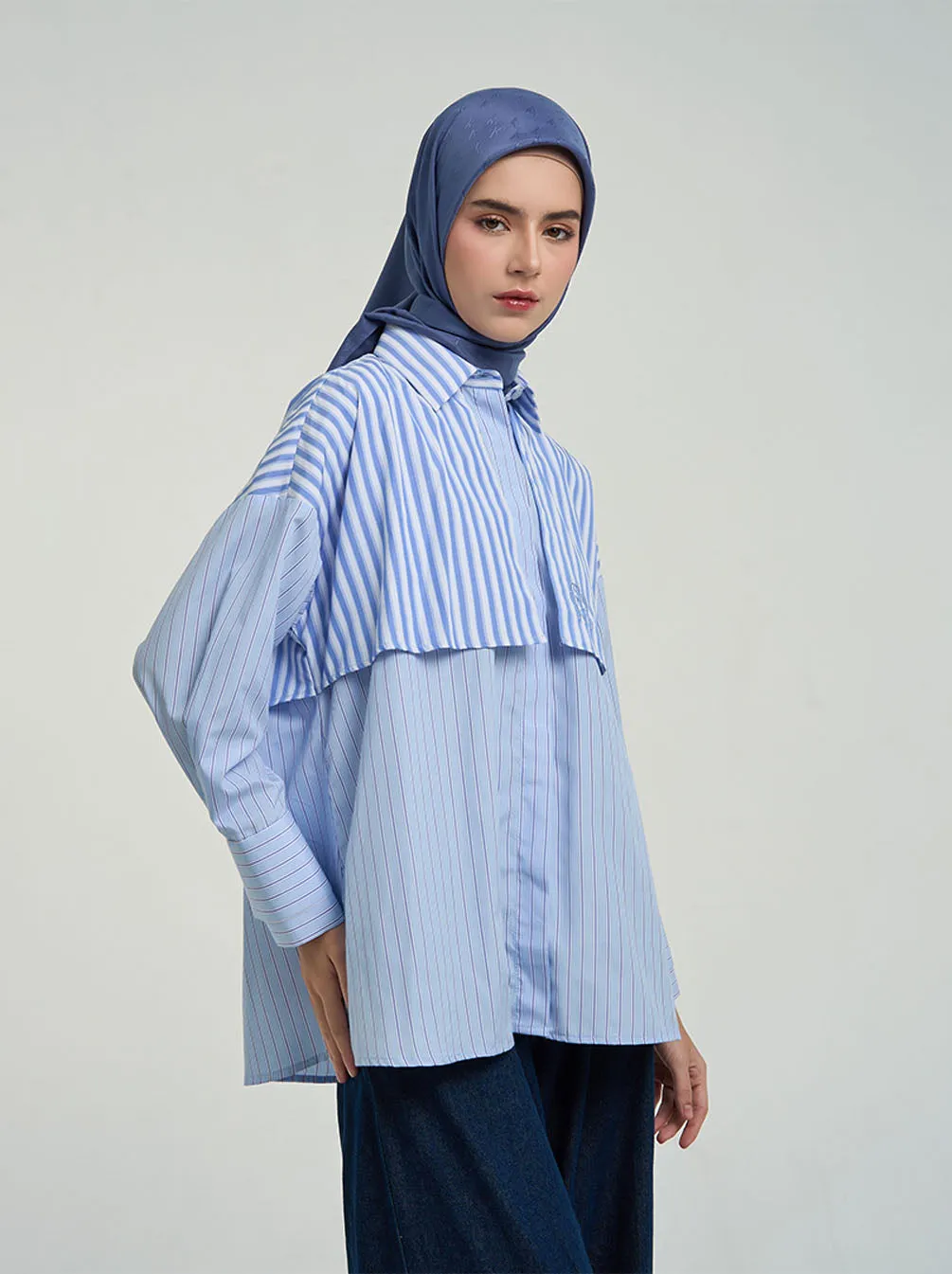 AKEMI LAYERED TOP WHITE BLUE