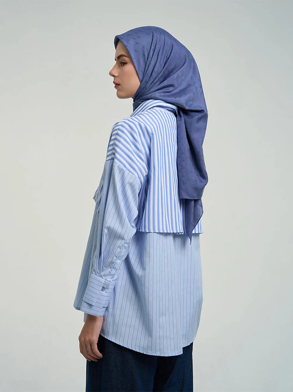 AKEMI LAYERED TOP WHITE BLUE