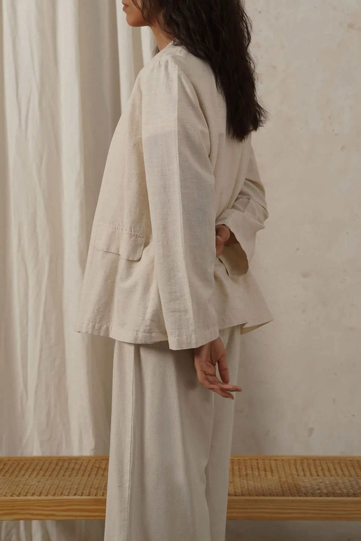 COLLARLESS LINEN BLAZER