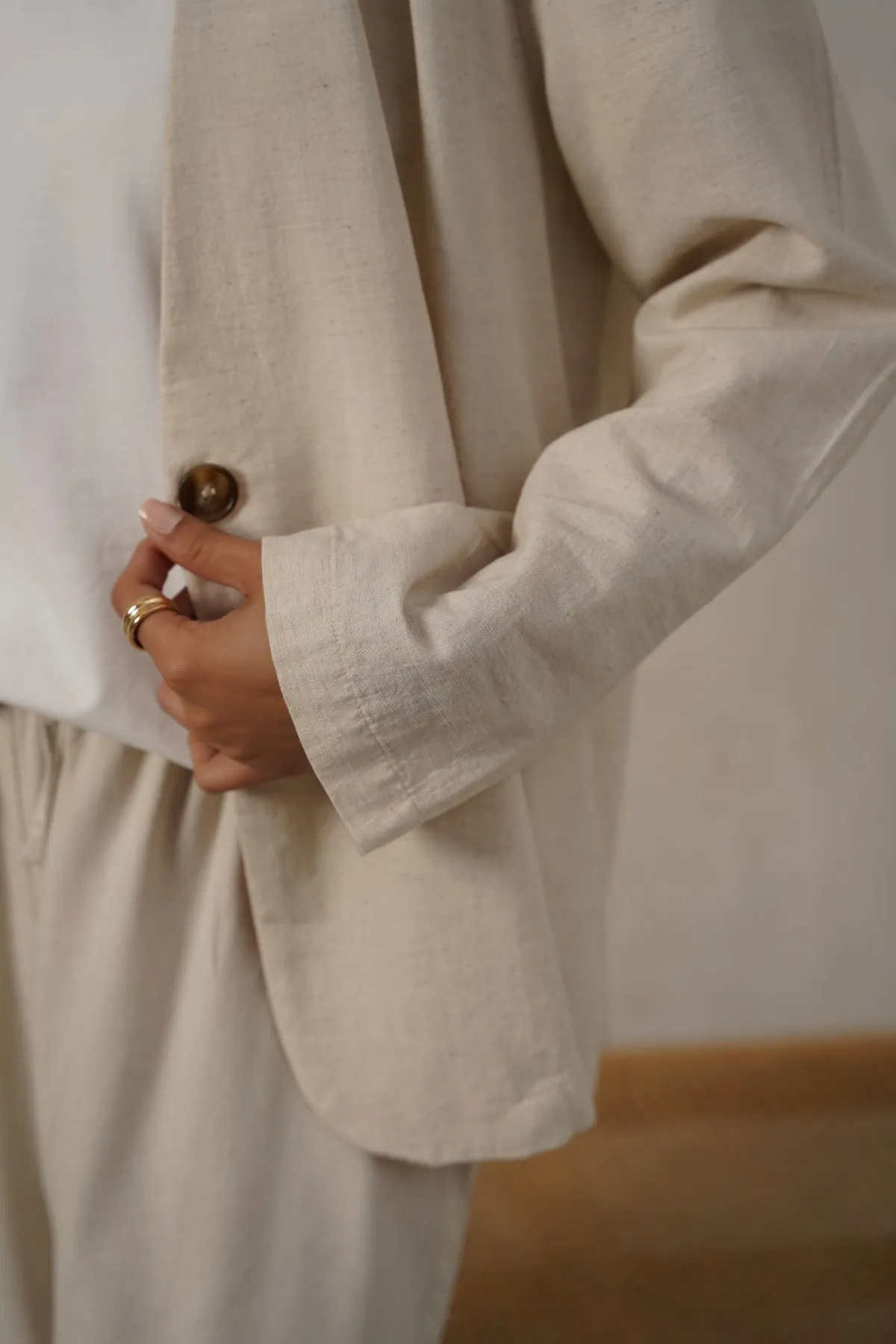 COLLARLESS LINEN BLAZER