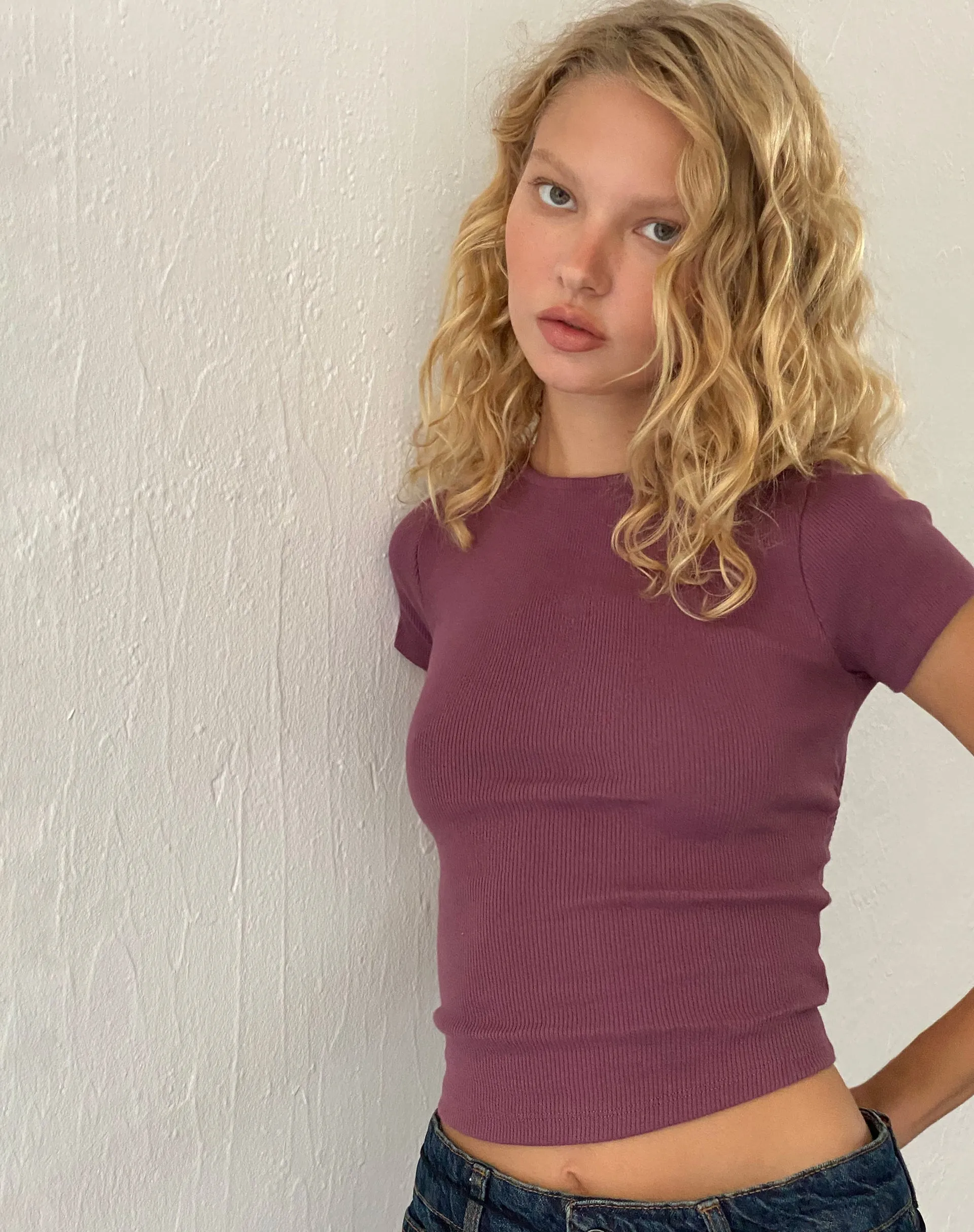 Elyto Ribbed Open Back Tee in Mauve