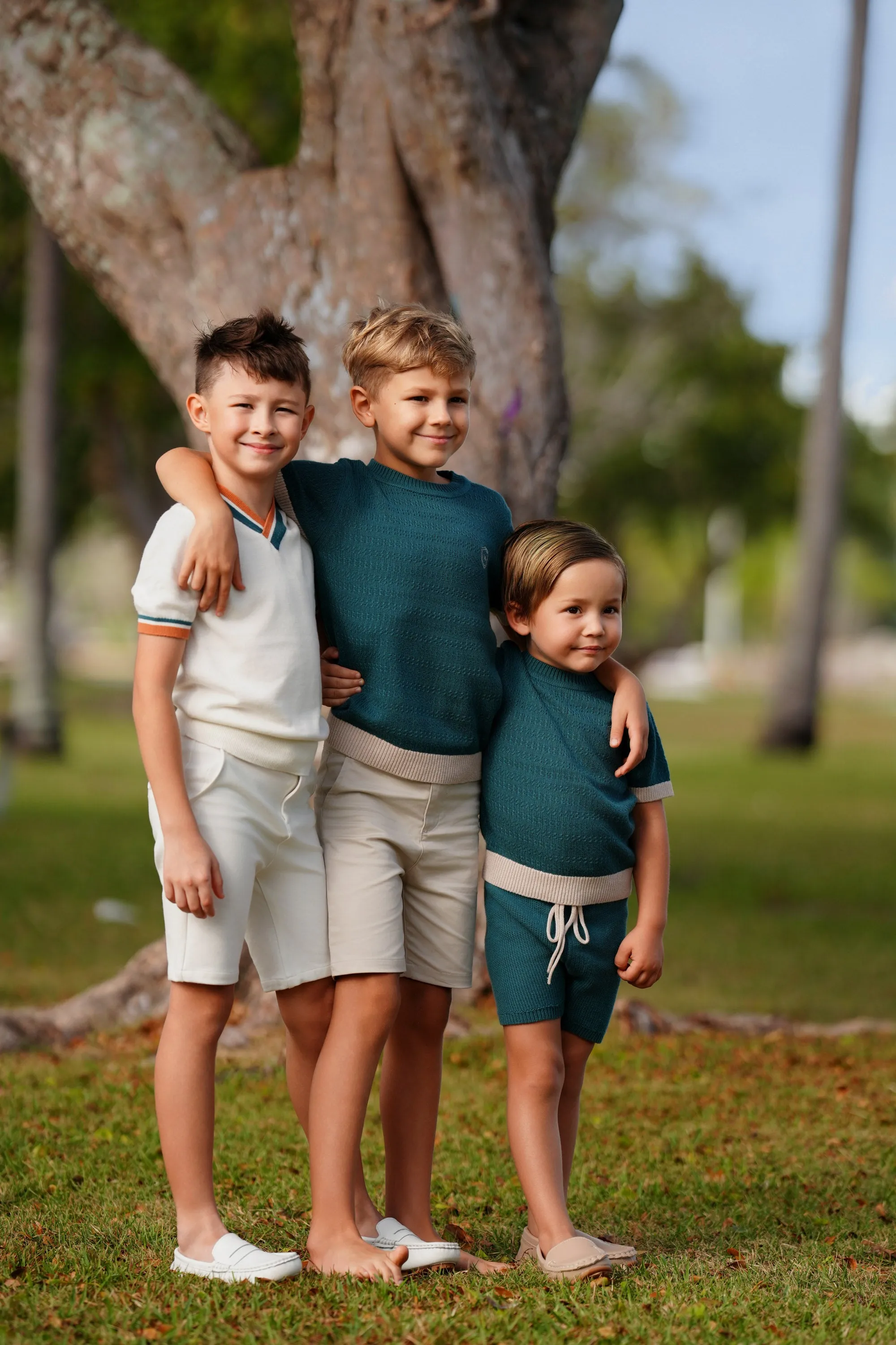 Mike v-neck dark teal sweater by Motu
