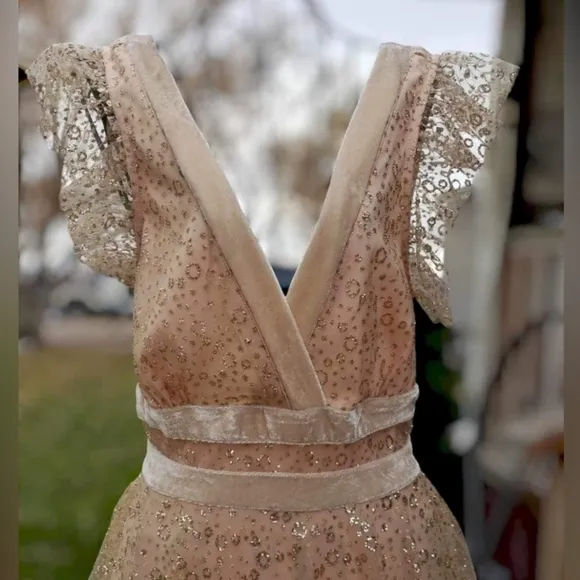 NWT Lulu's Stunning Love Nude and Gold Glitter Tiered Midi Dress, Size S
