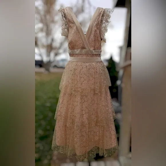 NWT Lulu's Stunning Love Nude and Gold Glitter Tiered Midi Dress, Size S