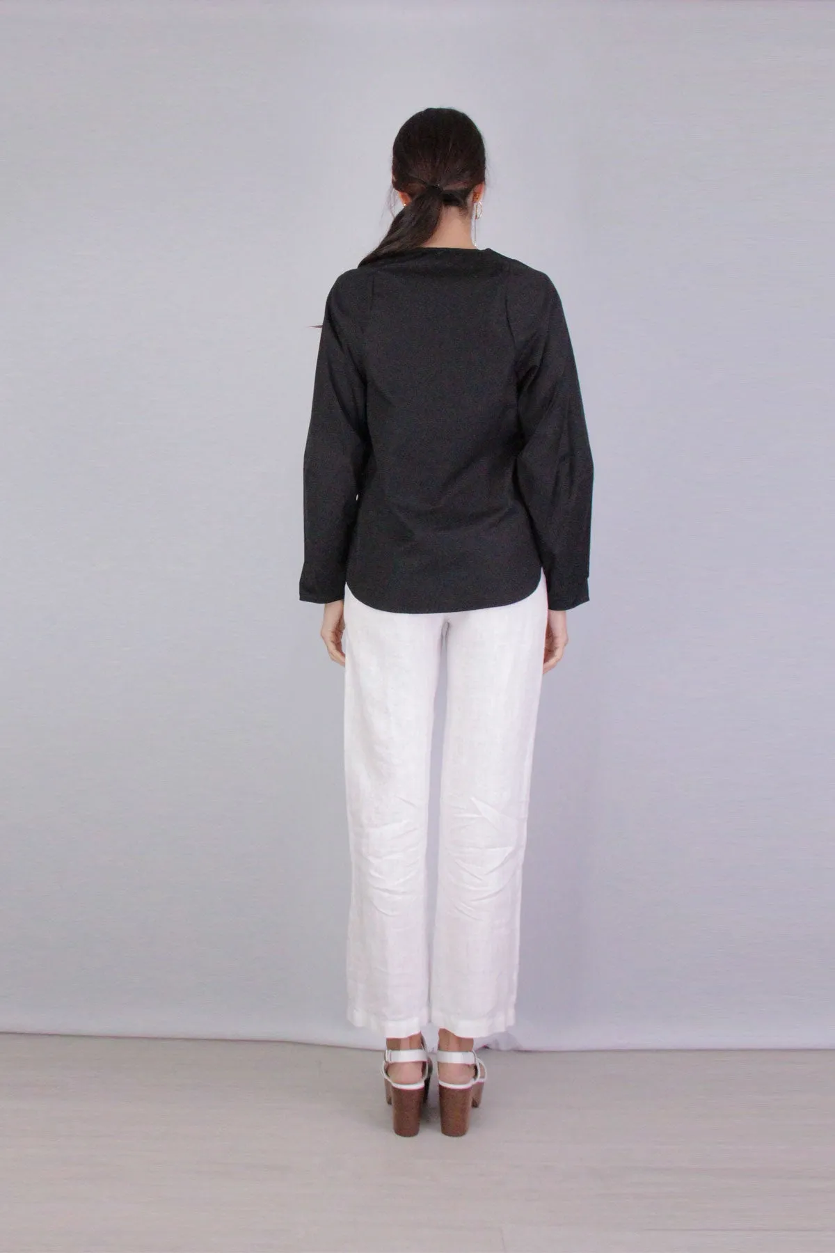 Shaped V-Neck Long Sleeve Popover in Black