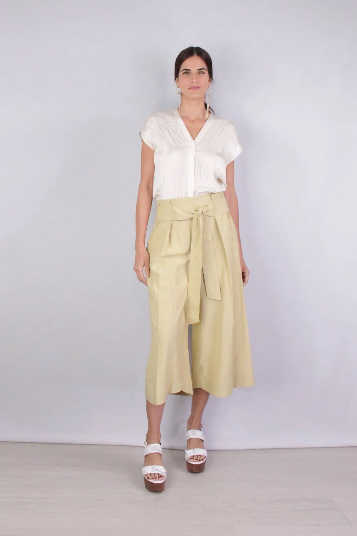 Sleeveless V Neck Popover in Pampas