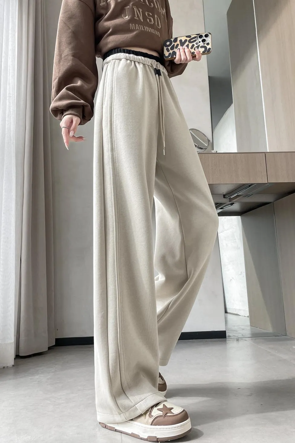 Solid Color Drawstring Waist Wide-leg Sweatpant Dream