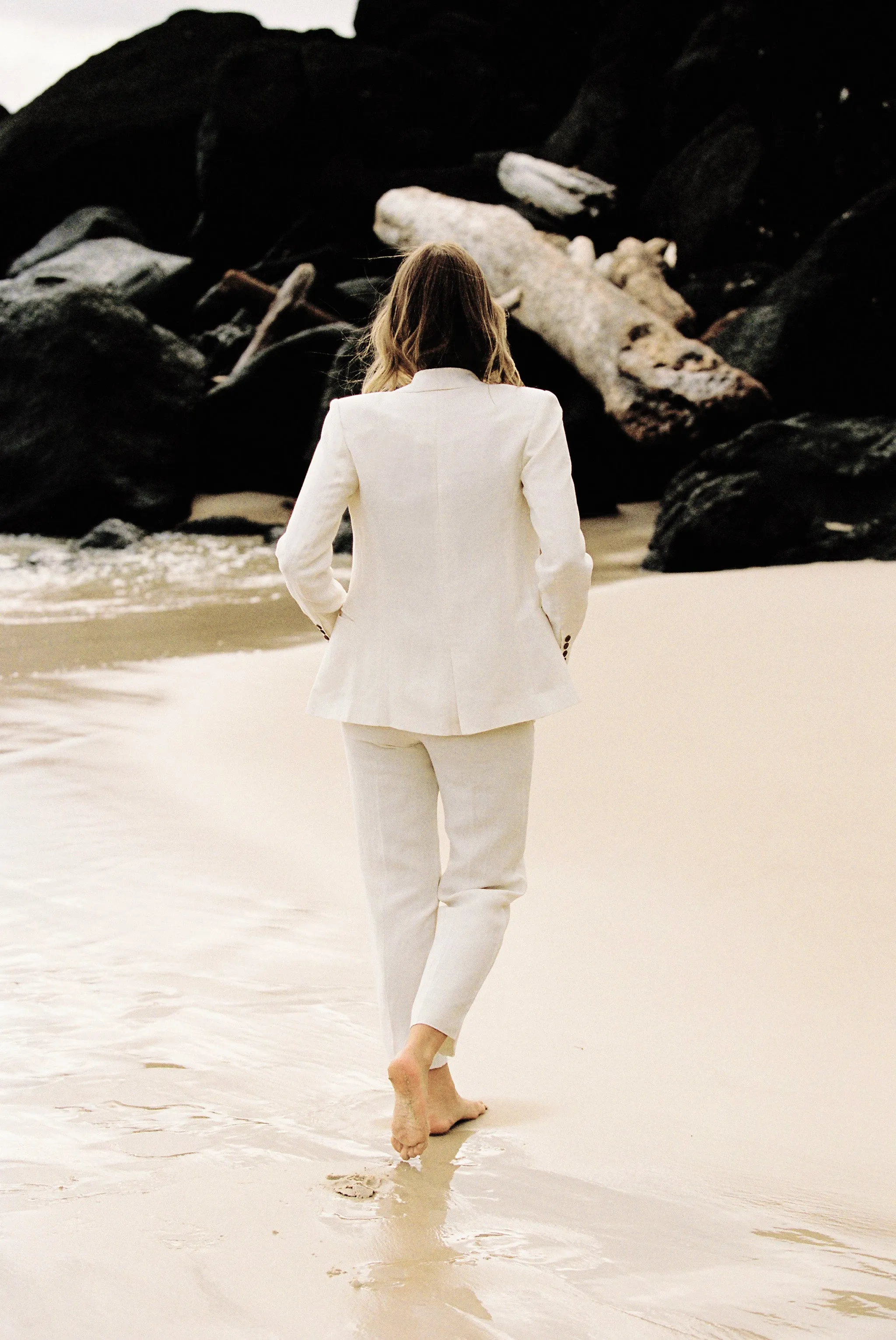Tailored Linen Blazer in Oat