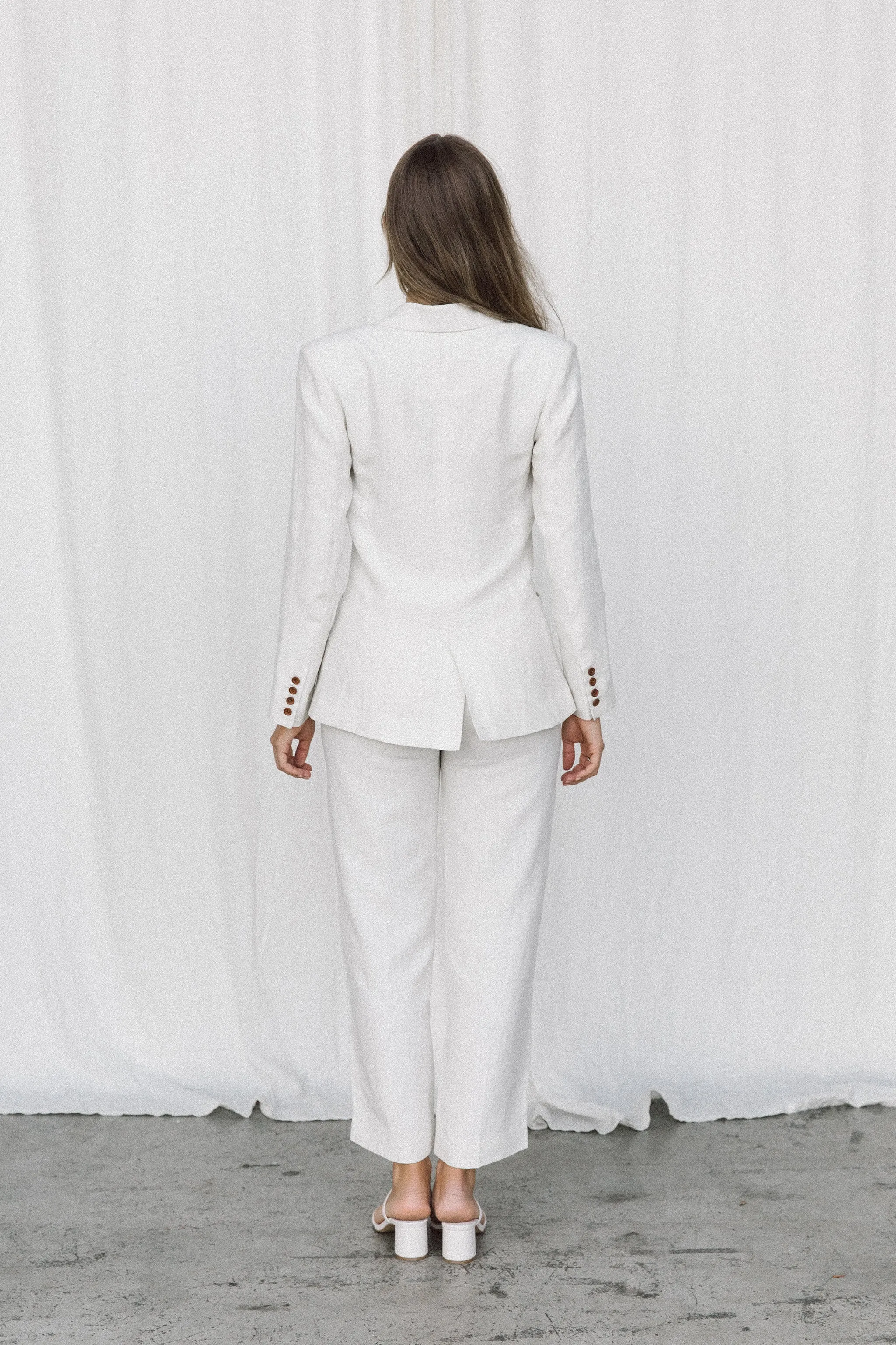 Tailored Linen Blazer in Oat