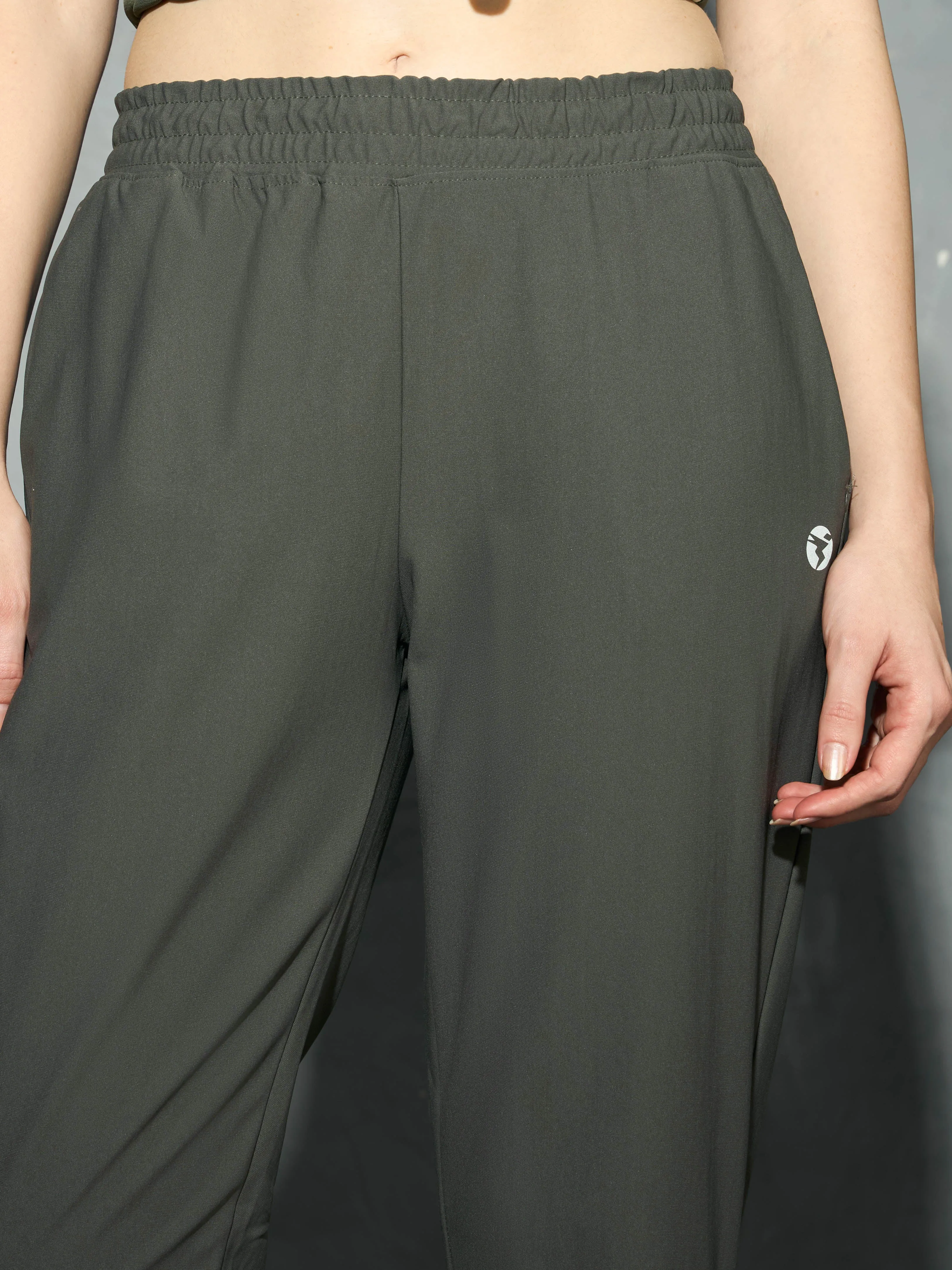 Women Solid Slim Fit Joggers with DURACOOL 