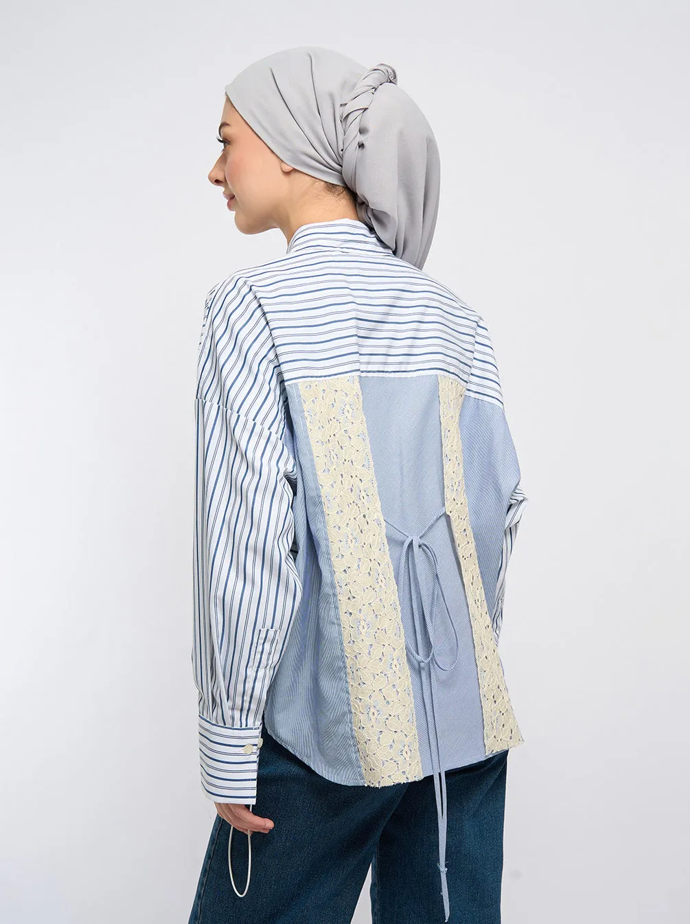 YUA GATHERED TOP WHITE BLUE